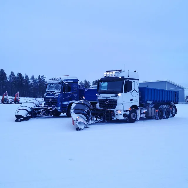 Jannen ja Karin Kuljetus Oy:n lumenaurauskalustoa